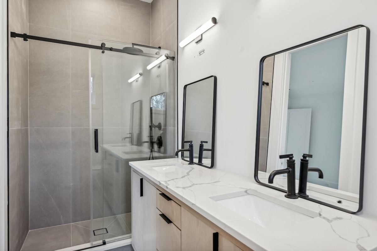  1st Floor Primary Bathroom
