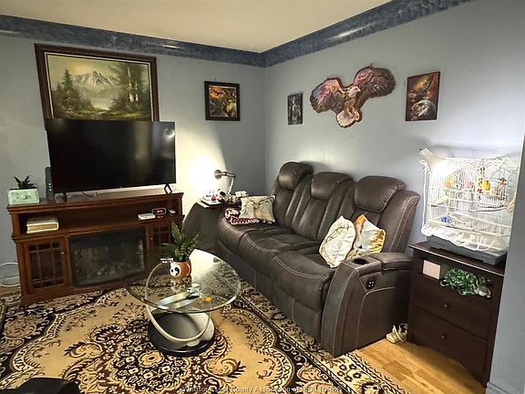 5th image of 2527 Pillette Rd