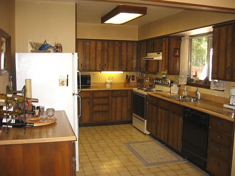 2nd image of 1173 Margaret Ave