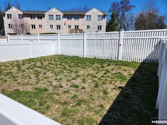 5th image of 425 Grand Ave #2