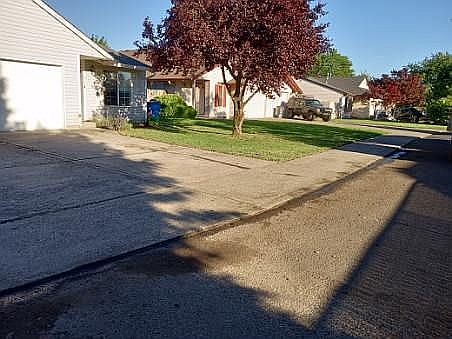 3rd image of 805 SE 135th Ct