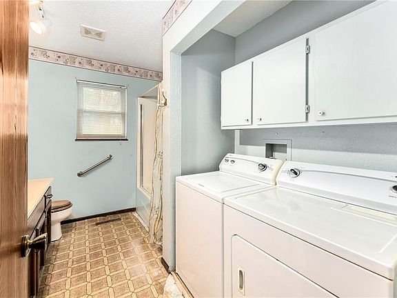 5th image of 106 SE Bordner Ct