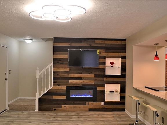 4th image of 10542 Independence Dr #27-B