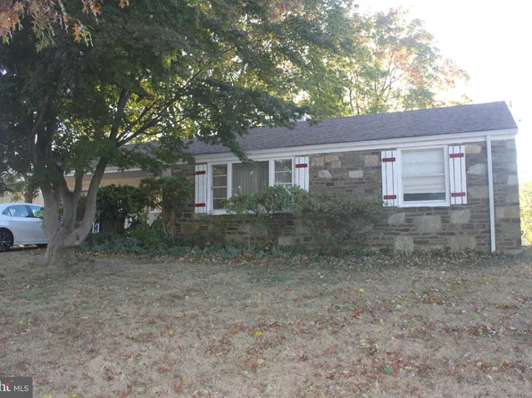 1102 Creswood Rd, Philadelphia, PA 19115