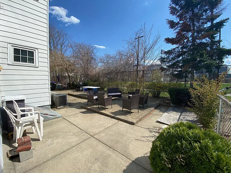 27 Lothrop St #1A — Photo 11