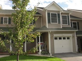 306 Pinebrook Dr, Hyde Park, NY 12538