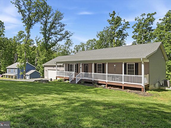 3rd image of 153 Chrissys Cir