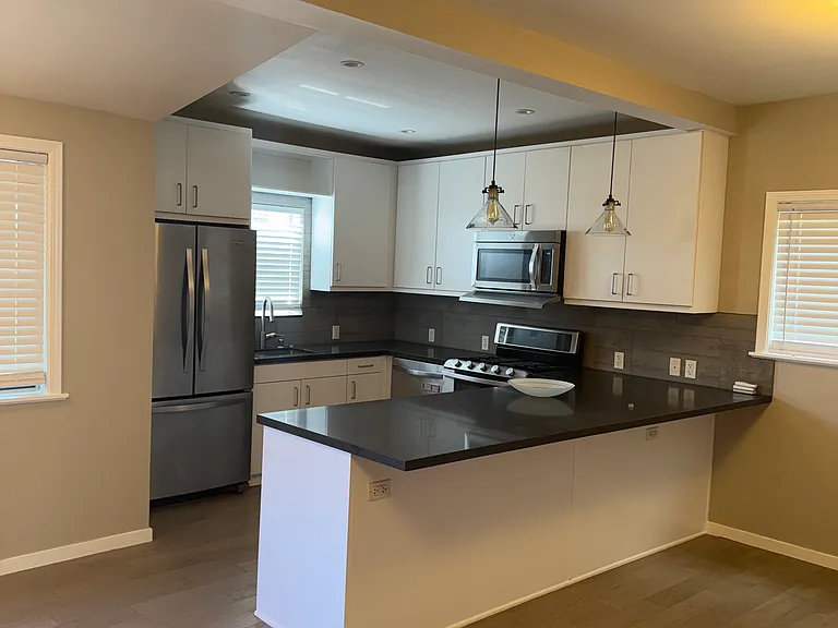 1635 Scott Ave — Photo 8