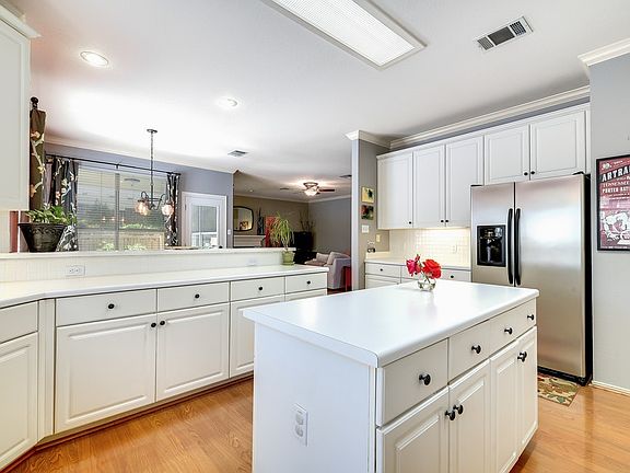 4th image of 2815 Hannah Kay Ln