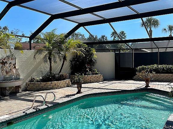 2nd image of 5019 Paloma Dr