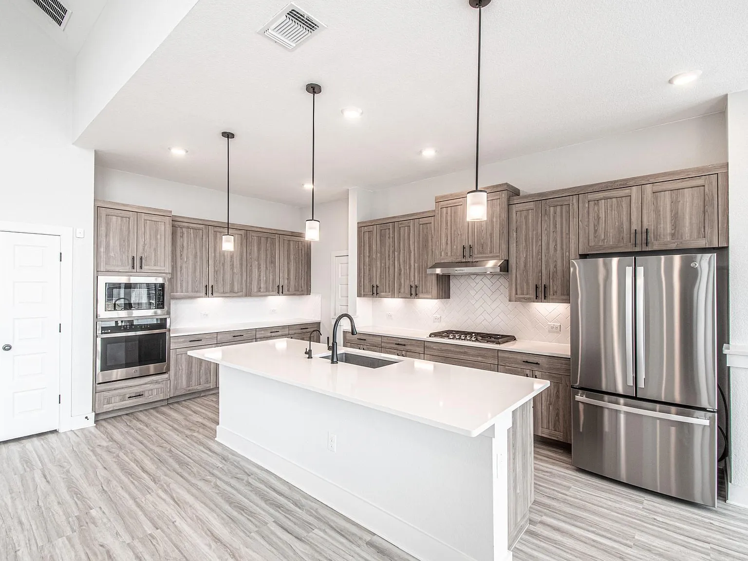 4 bed, 3.0 bath, 2773 sqft, $2,850 — Photo 1