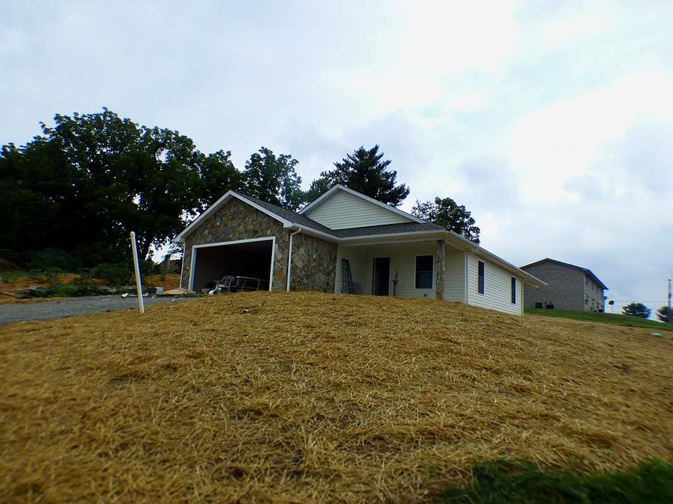 1st image of 295 Meadows Ln