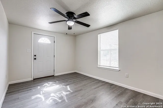 415 Elmwood Dr #B — Photo 23