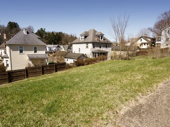 211 School St, Mc Donald, PA 15057