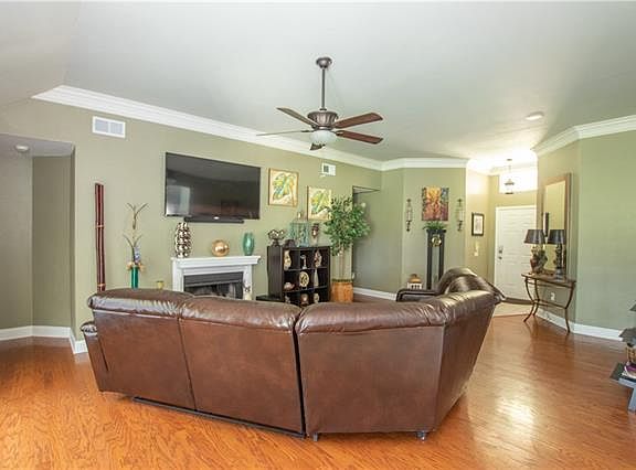 4th image of 2256 E Canterbury Dr