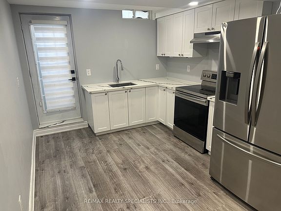 4th image of 7 Vista Green Cres