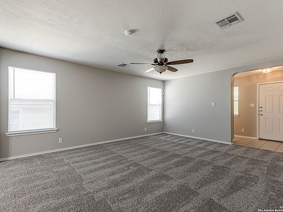 3rd image of 1039 DAFFODIL WAY