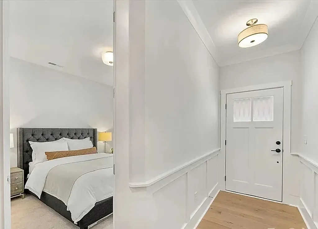 3 bed, 1916 sqft, $4,950 — Photo 3