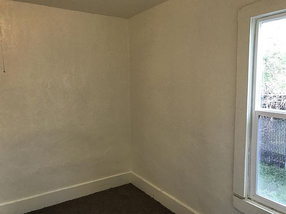 2nd image of 435 E Debs Pl