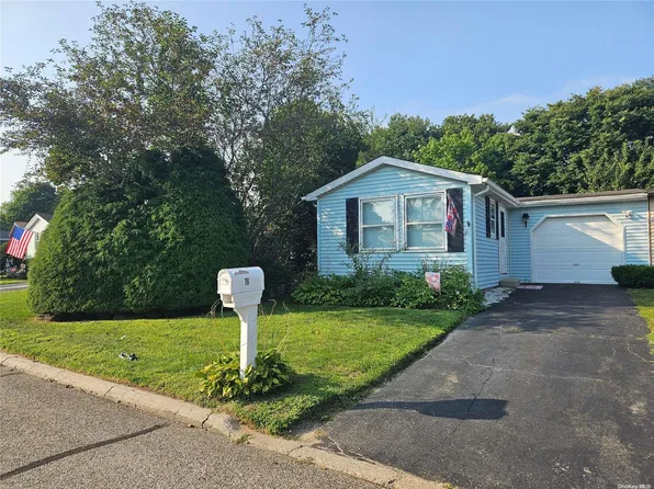 18 Greenwood Boulevard #18, Manorville, NY 11949