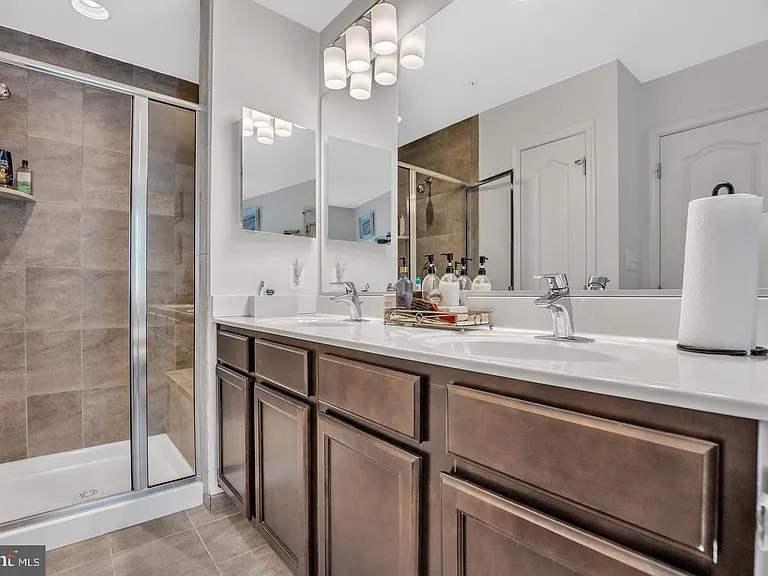 1601 Wesbourne Dr — Photo 14