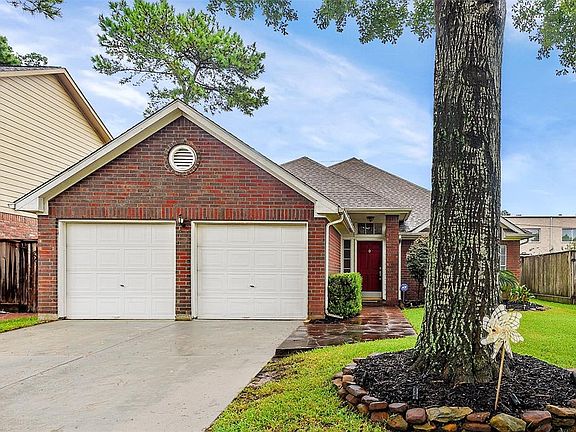 Another view of the front of this cute home.