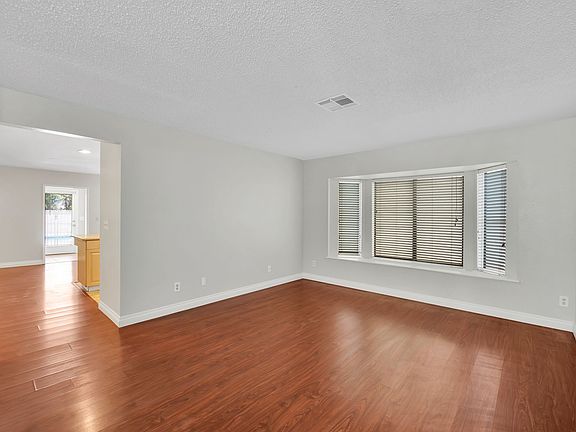 4th image of 8136 Spur Ct