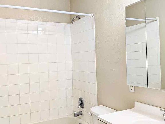 4th image of 966 Robert St S APT 102