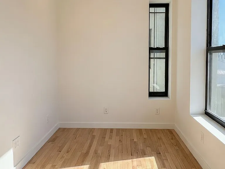 200 Mott St #21 — Photo 10