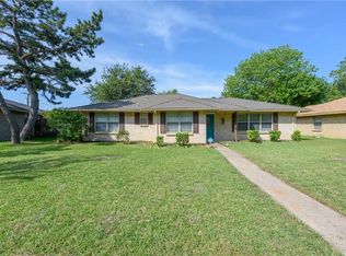 2960 Meadow Green Dr, Farmers Branch, TX 75234