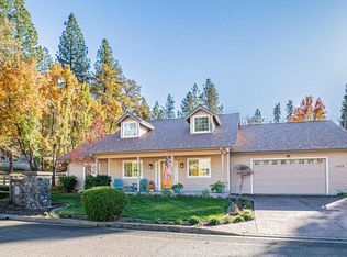 1025 Anglers Pl, Shady Cove, OR 97539