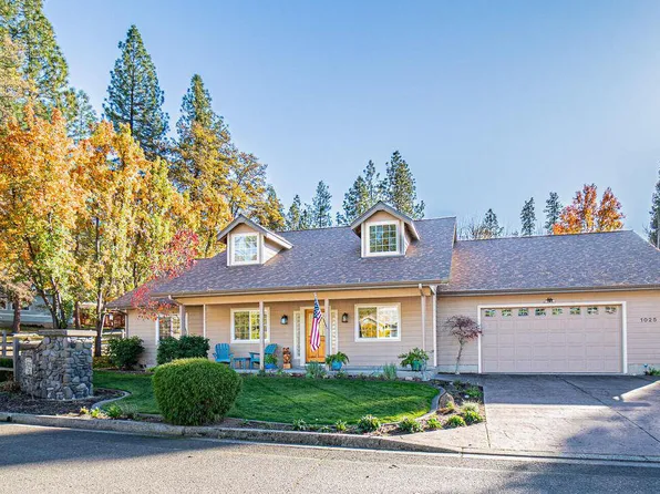 1025 Anglers Pl, Shady Cove, OR 97539