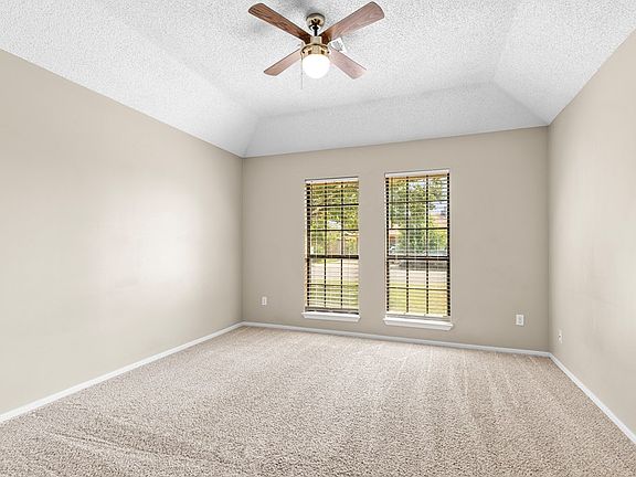 5th image of 4507 La Salle Cir