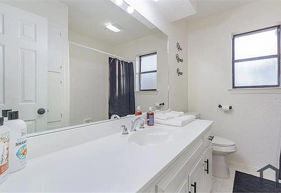 5th image of 501 Field St