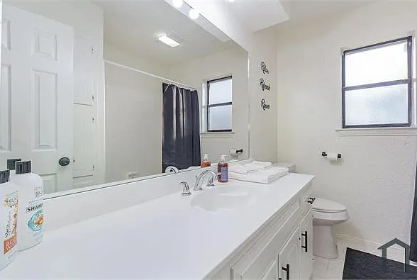 501 Field St — Photo 5