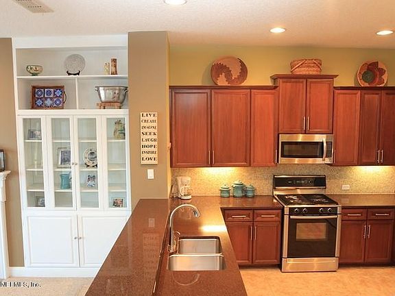 Kitchen, Quartz counters