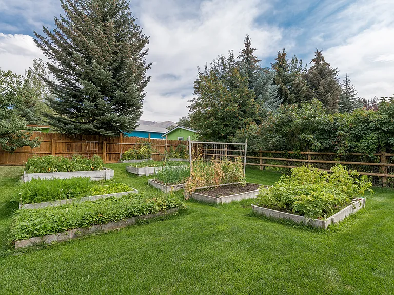 640 Northstar Dr — Photo 15