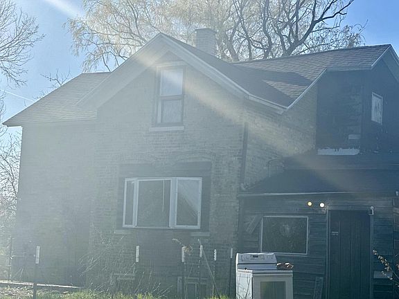 2nd image of 5653 Douglas AVENUE