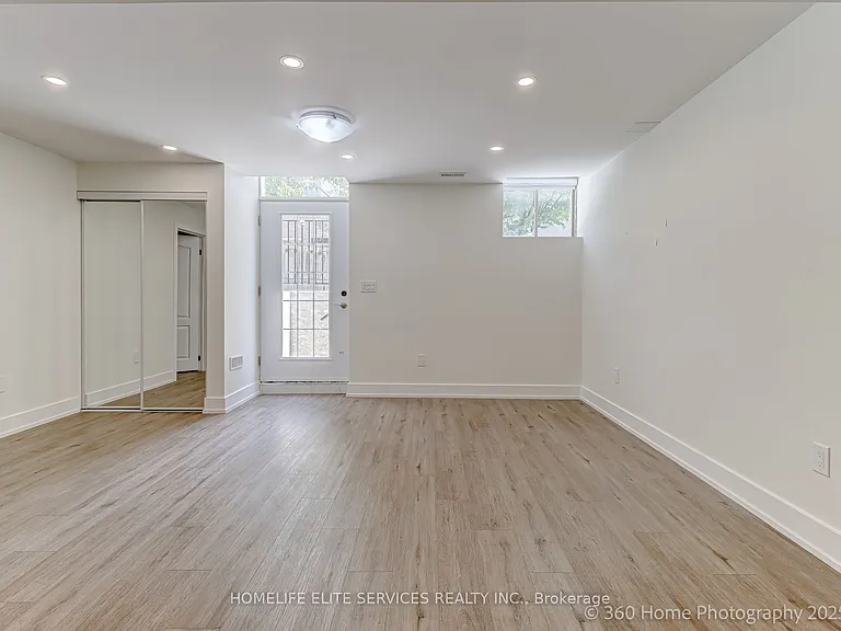 40 Northway Ave — Photo 4