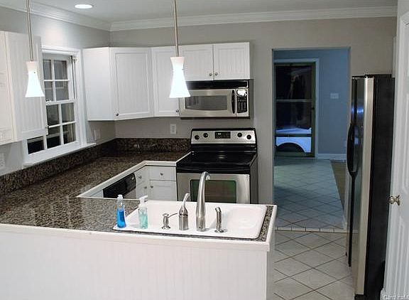 4th image of 739 Greenbriar Ave