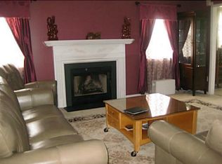 4 Spaniel Ct, Kendall Park, NJ