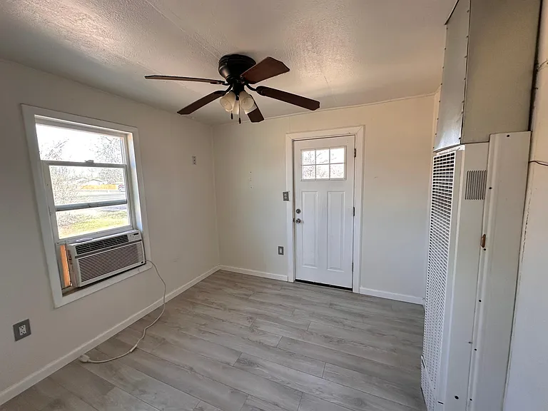 1134 Brighton St #B — Photo 4
