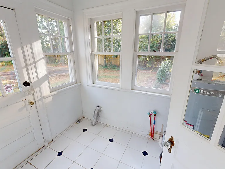 608 N Jackson St — Photo 15