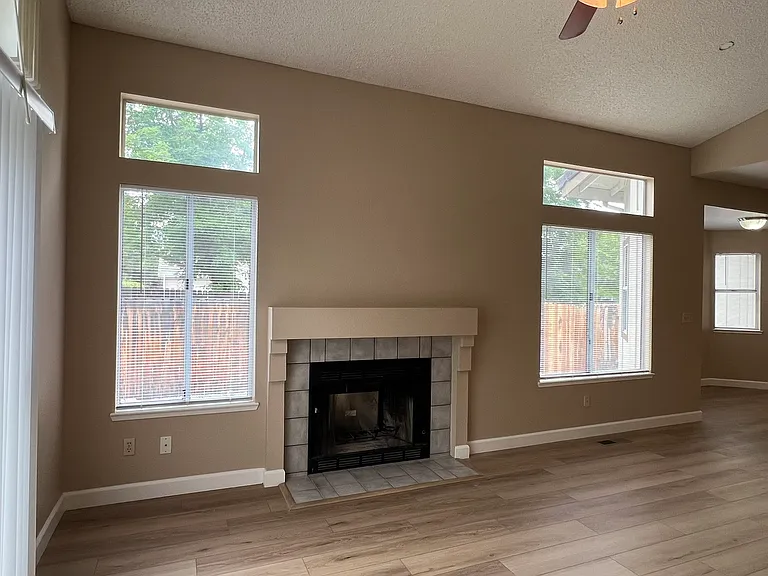 5536 Santa Rosa Ct — Photo 3