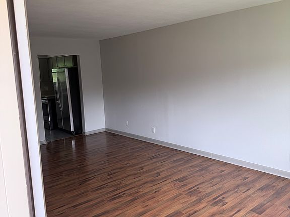 3rd image of 419 Glenhill Cir #421