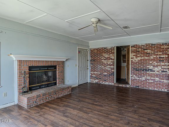 5th image of 218 S Charlene Dr