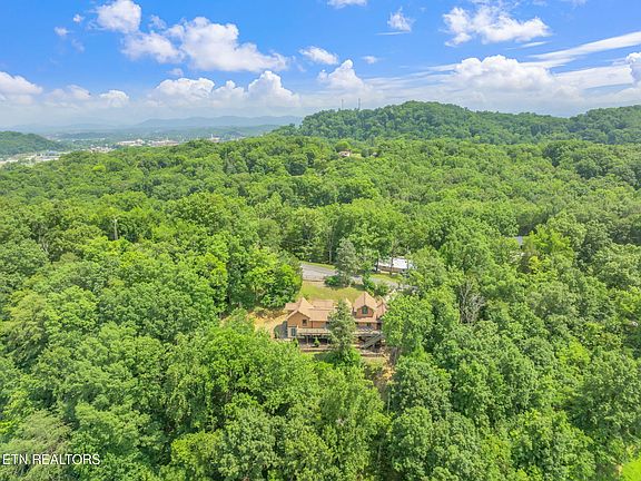 51st image of 343 Jersey Dr