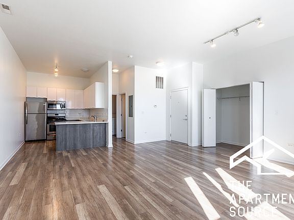 3rd image of 2702 W North Ave #207