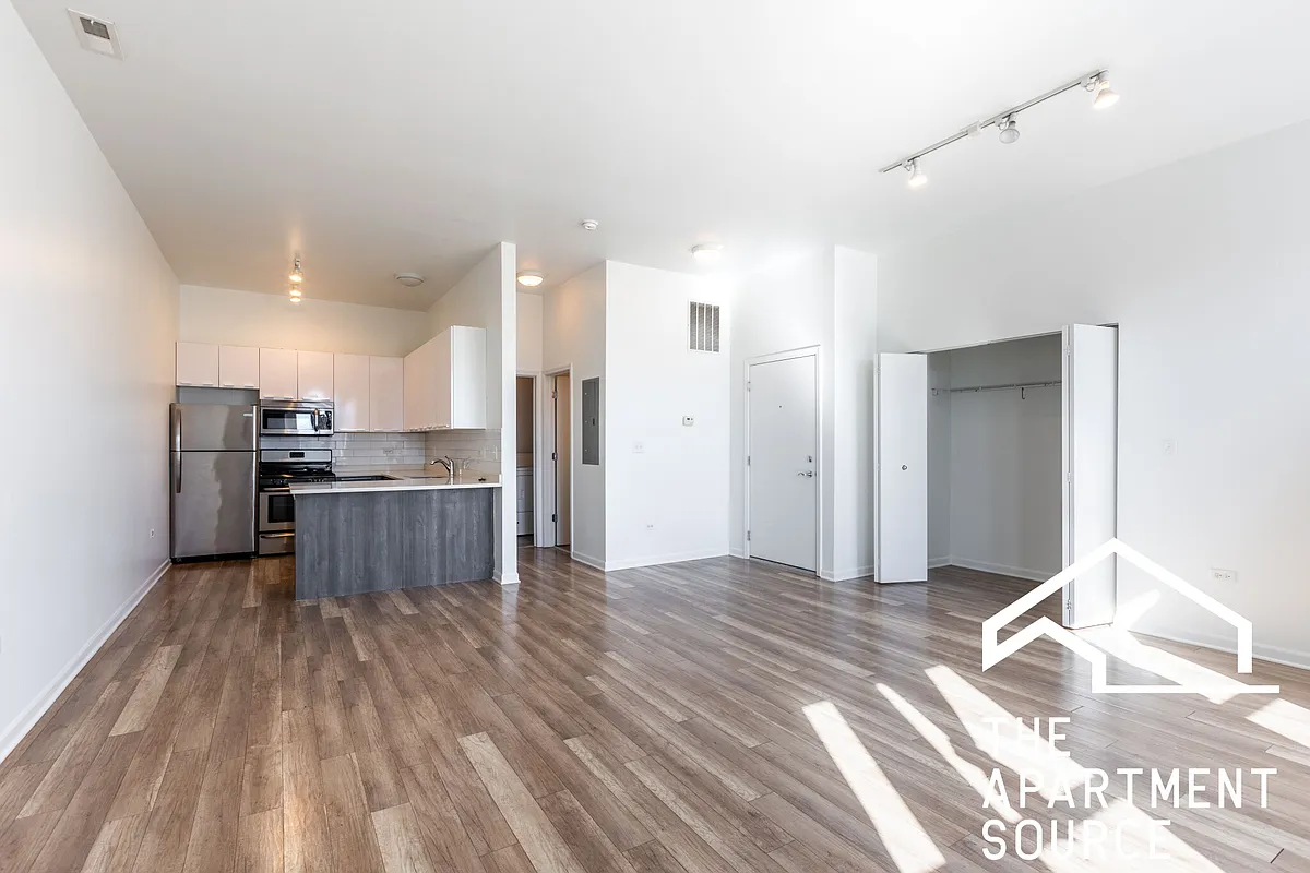 Building Photo - 2700 W North Ave #207