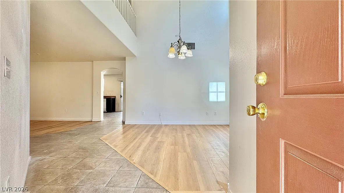 3 bed, 2.5 bath, 1952 sqft, $1,995 — Photo 2